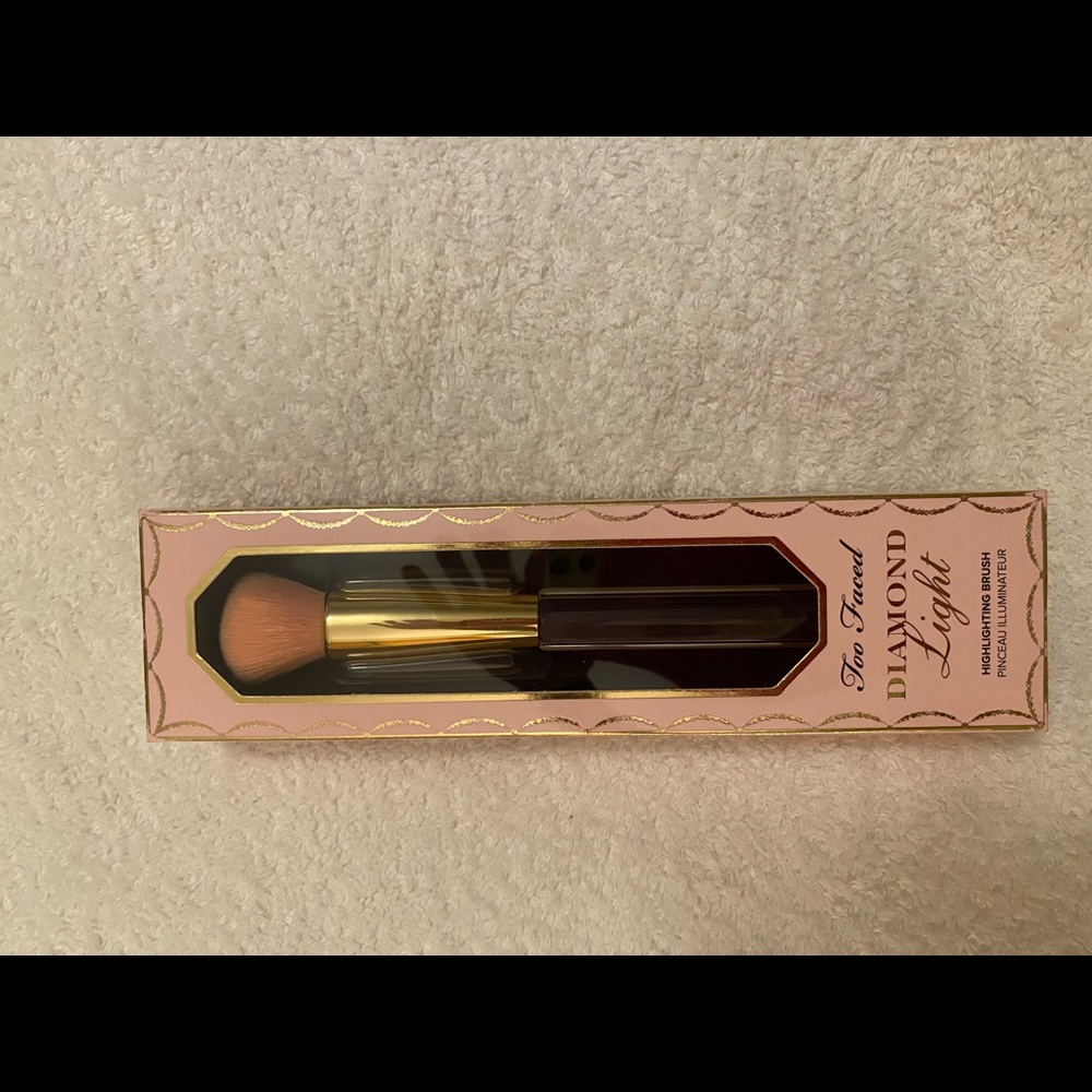Too Faced Diamond Light Highlighting Brush; brand new in box